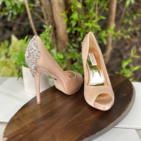 BADGLEY MISCHKA Kiara Embellished Peep Toe pumps 8 womens - Picture 9 of 15